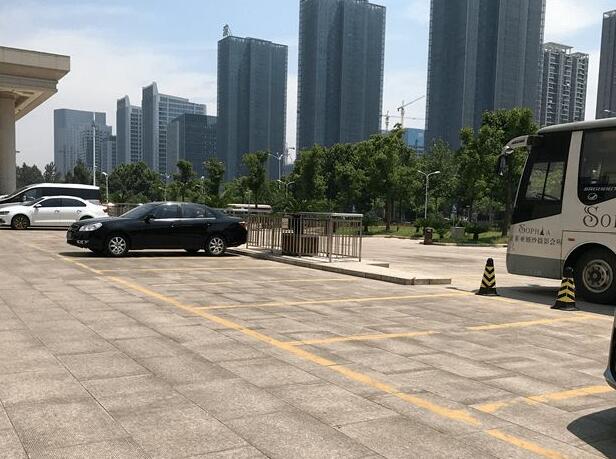 酒店賓館停車(chē)位劃線(xiàn)找什么單位，找誰(shuí)來(lái)劃線(xiàn)？